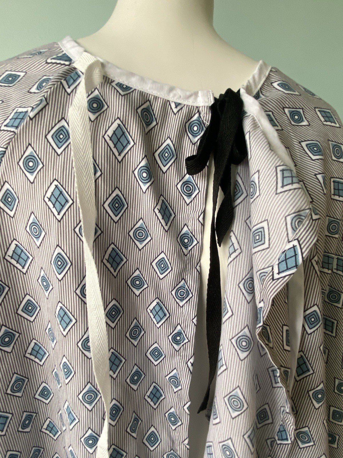 Hospital Gown Patient Exam One Size Fits Most Tie Back Front Costume Halloween