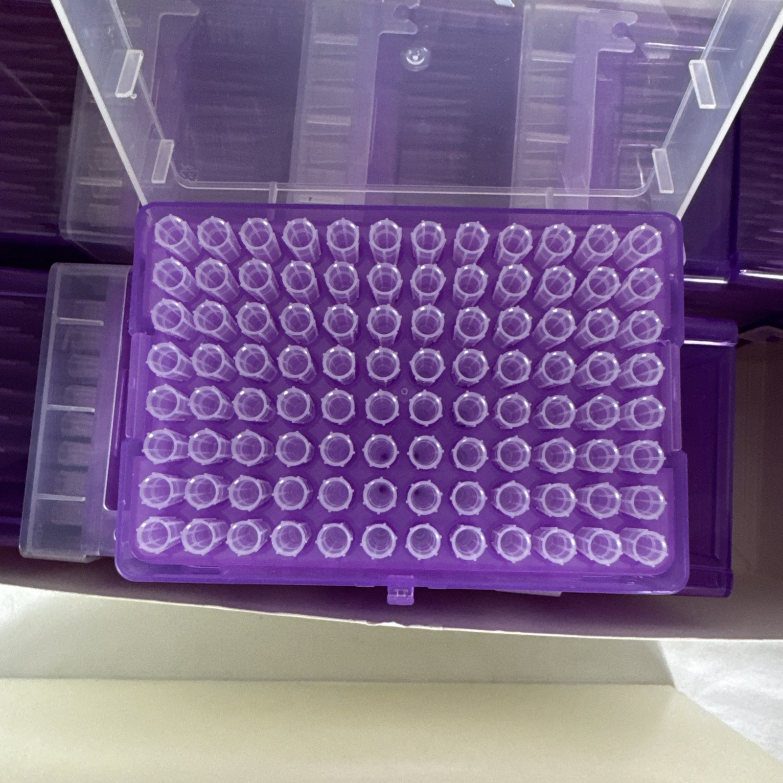Pipette Tips VWR 89041-390 1-200 uL Pipette Tips – 960 Tips 613-1072