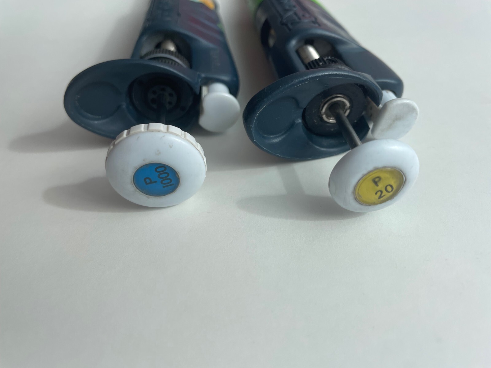 2 Gilson Pipetman P1000 & P20 Plunger Single Channel Pipette Medical France