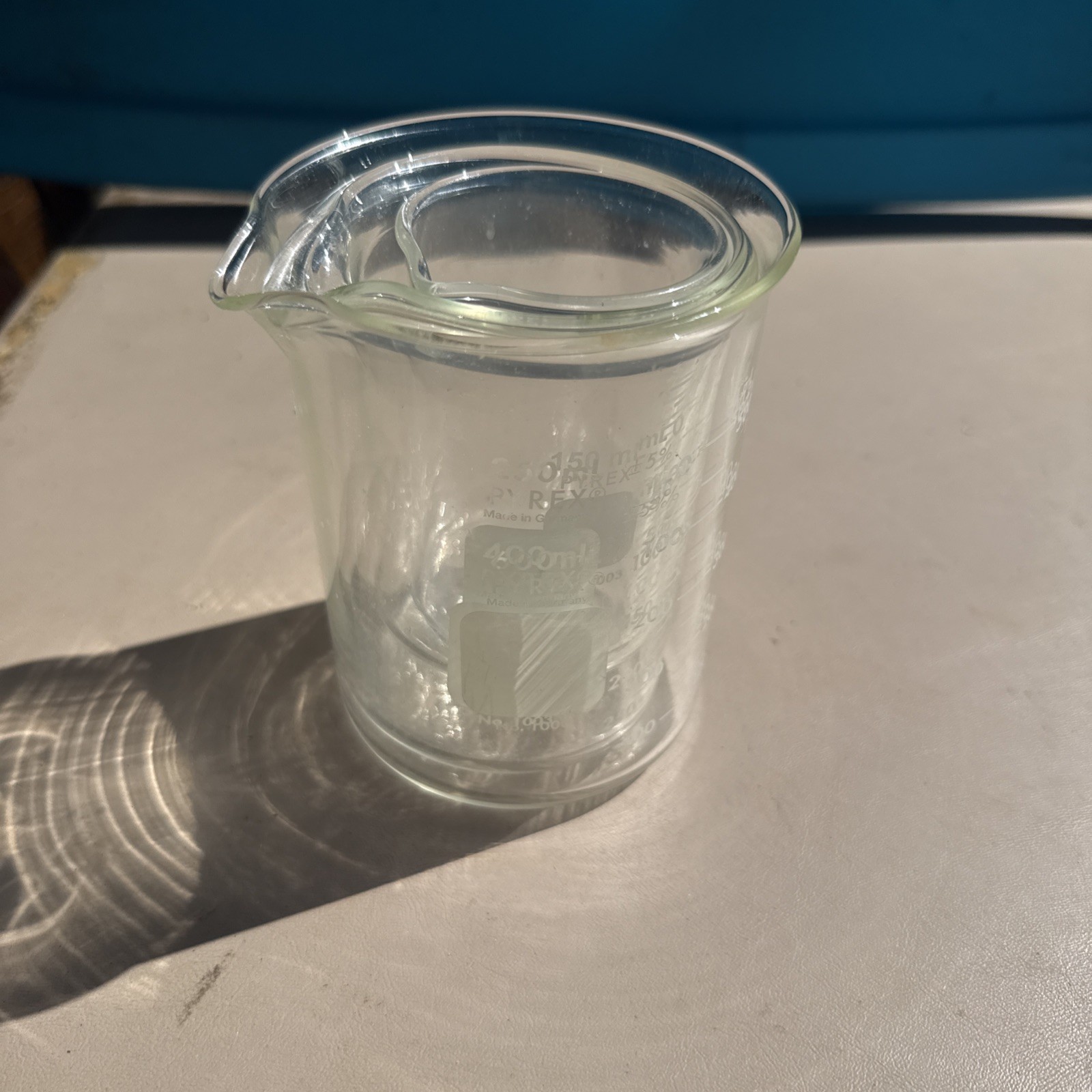 VTG Pyrex No 1000 & 1003 Glass Laboratory Beakers 600 400 250 & 150 mL