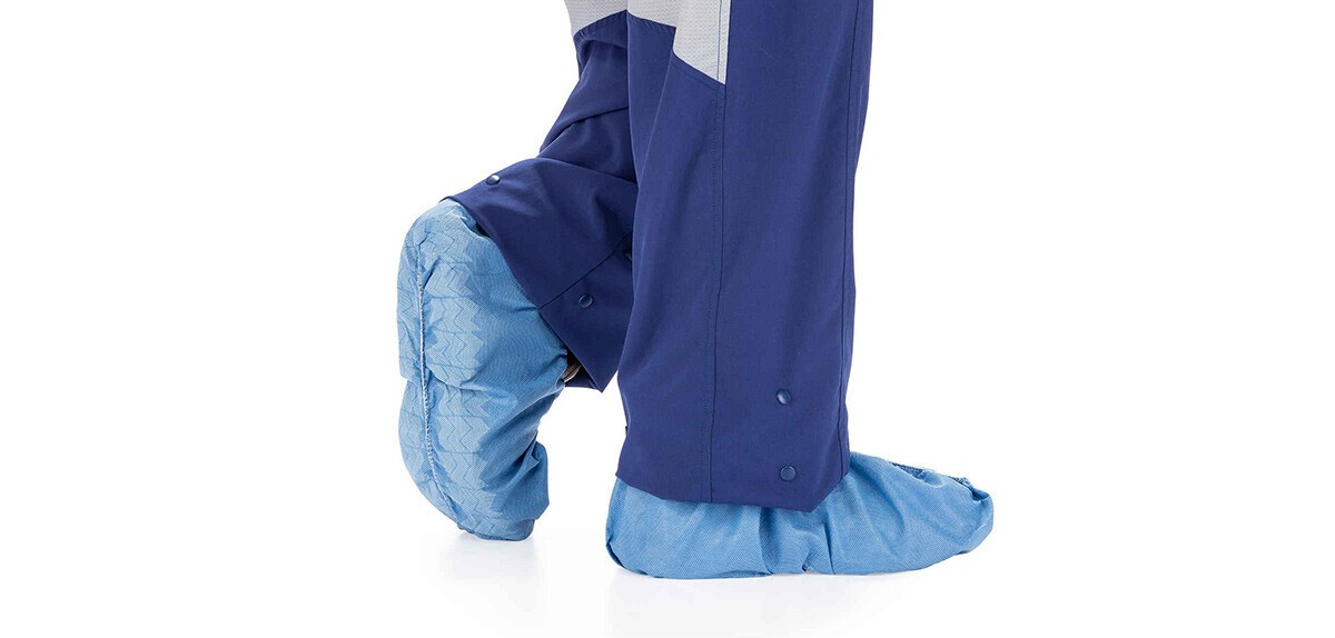 Box of 100 Cardinal Health 4854 Shoe Covers Non-Conductive Skid Resistant XL