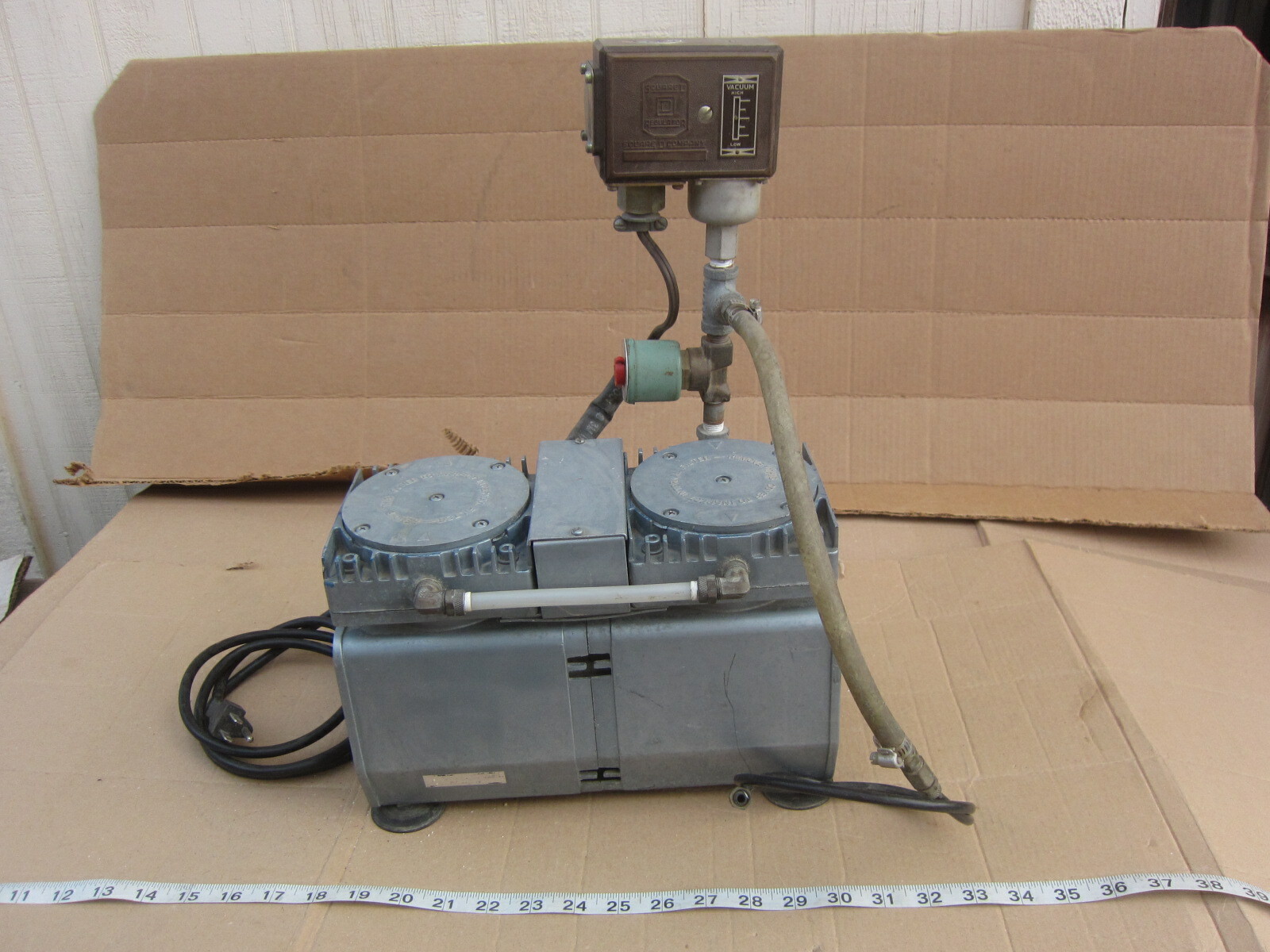 Gast Mfg DAA-124A-EB 115V Vacuum Pump w Pressure Switch, Used