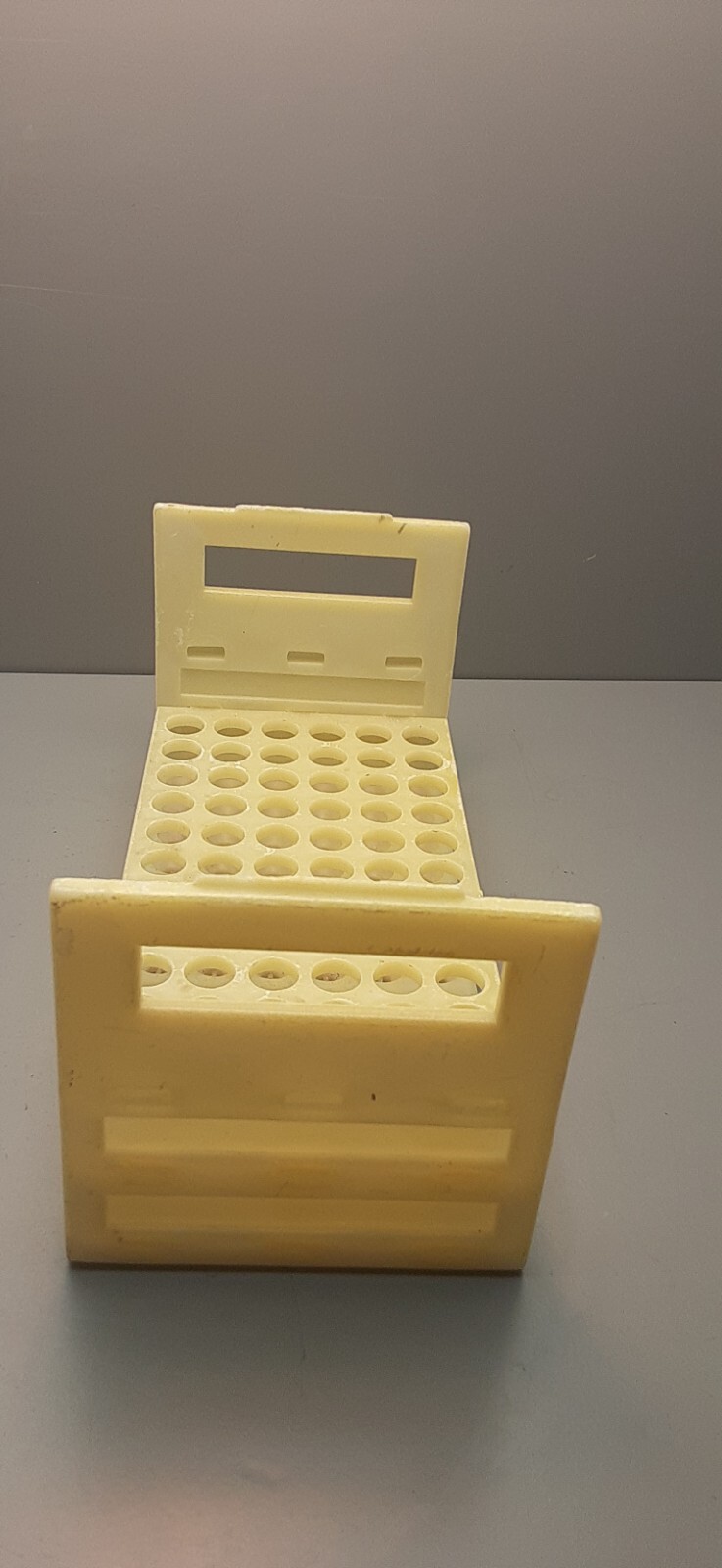 Polypropylene 72 /1/2″ round hole/2tier/12×6 row/off white/used/test tube holder