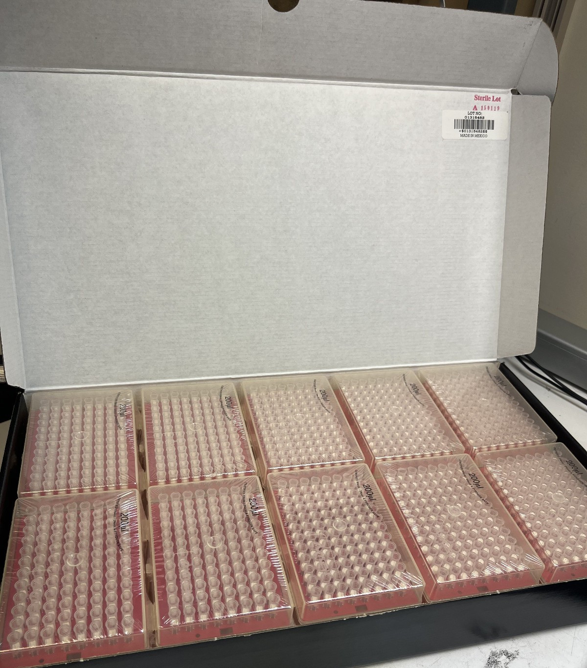 Axygen TF-200-L-R-S Filter Pipette Tips 1-200 µL Sterile Racked 10 Racks