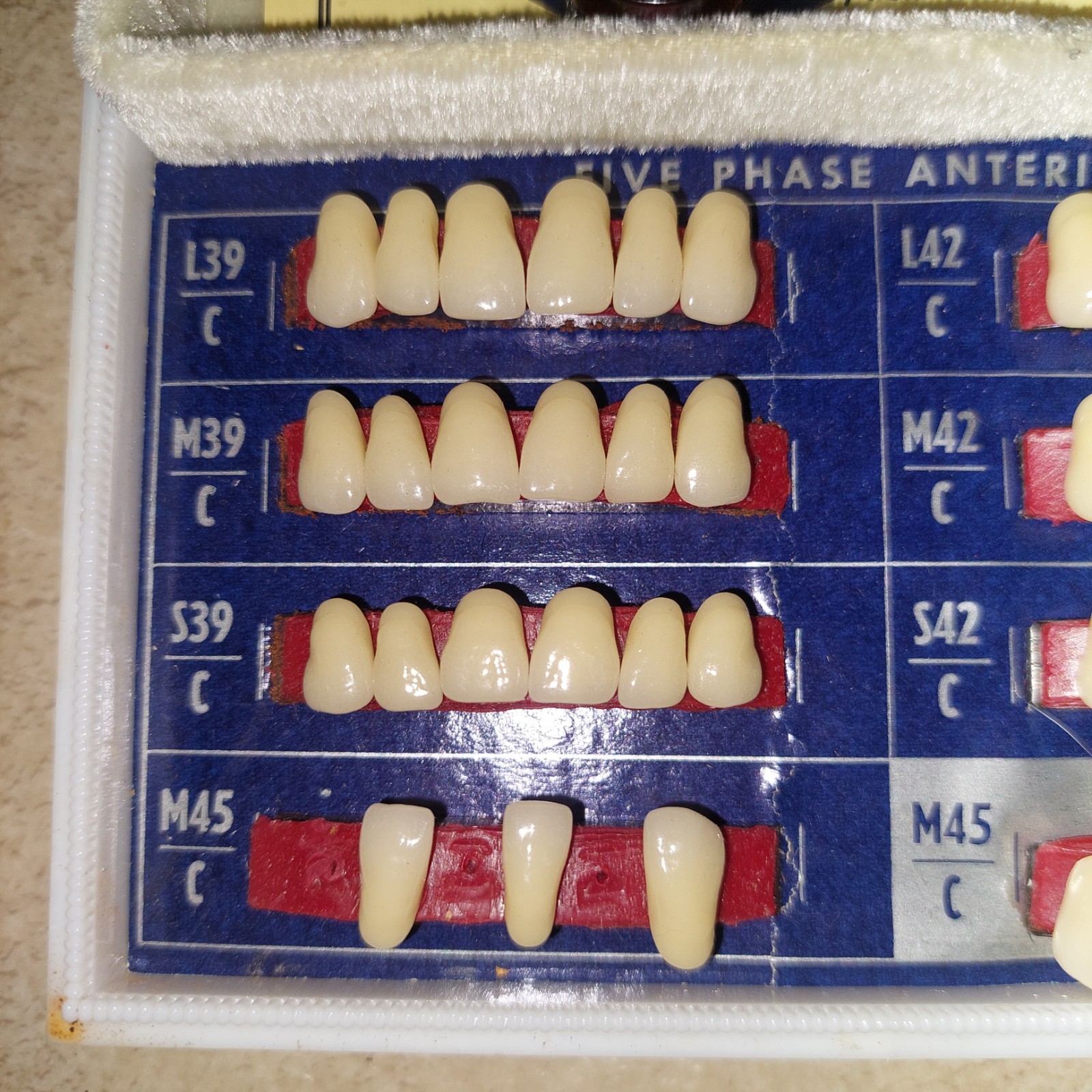 VTG 50s UNIVERSAL DENTAL CO PA EXPERIMENTAL KIT FIVE PHASE ANTERIORS VERI-CHROME