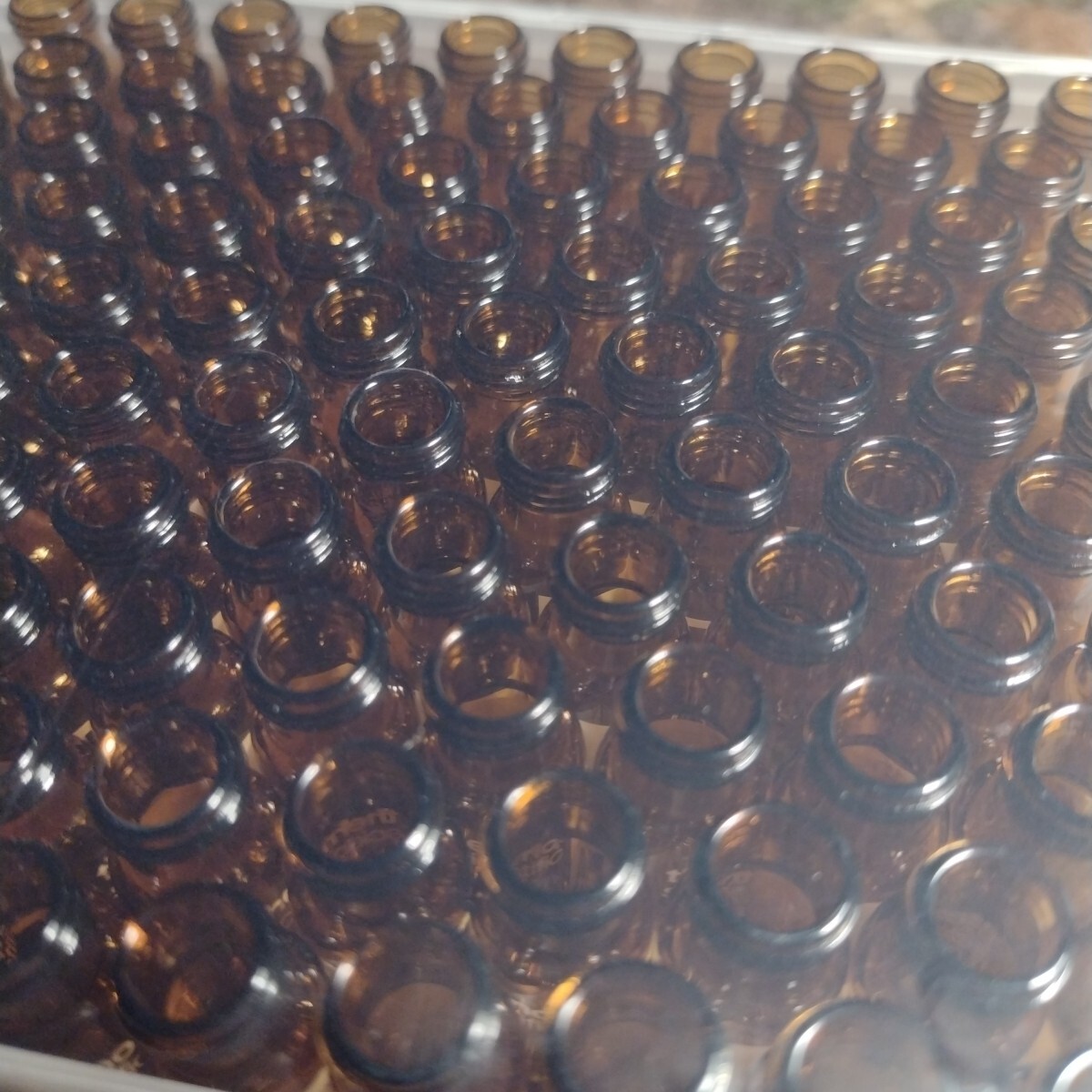 ThermoScientific SureStart Vial 2ml Amber Screw 9mm – 100 PER PACK – CHSV9-20P