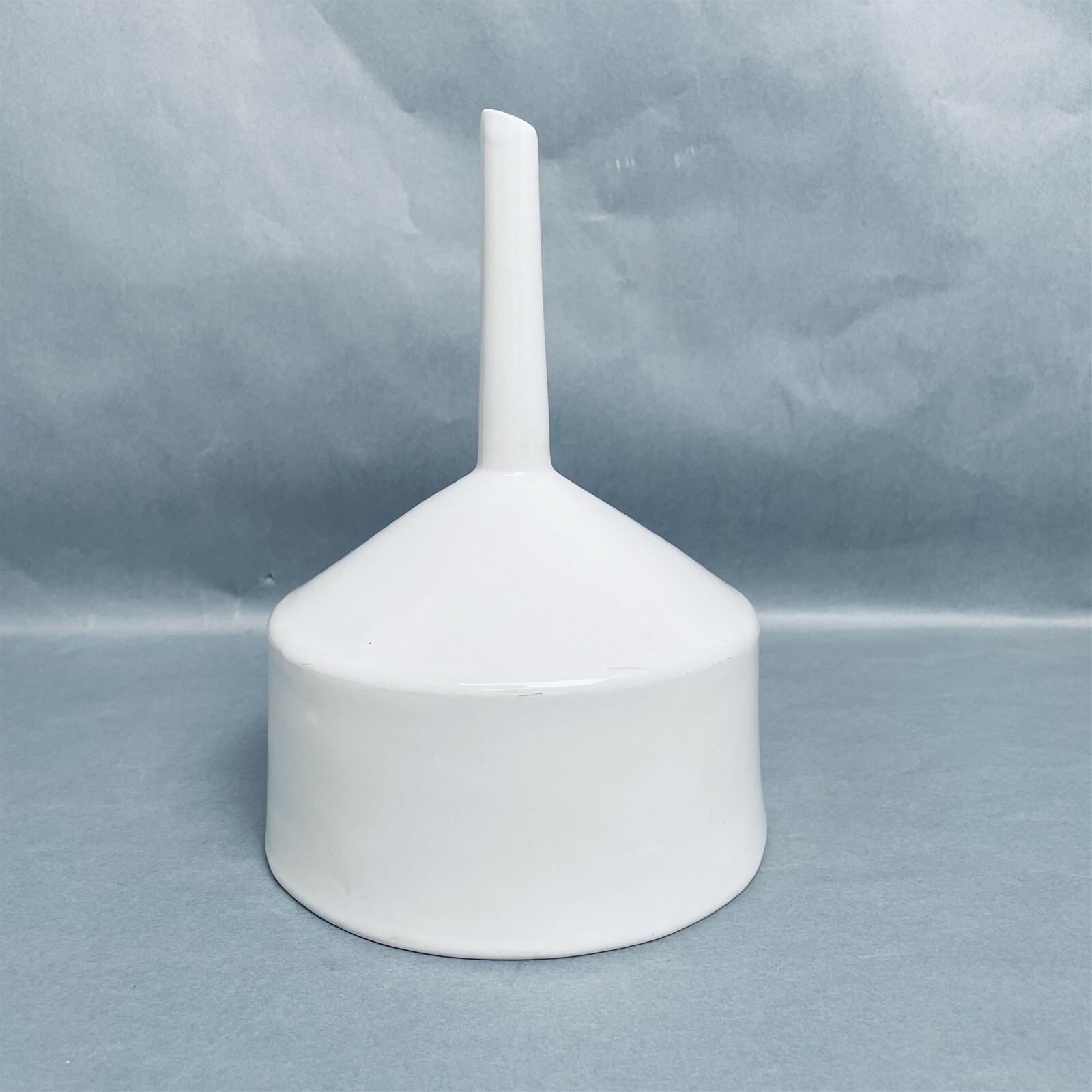 Buchner Funnel 1060 ml Porcelain with 151 mm Plate 135 mm Diameter CoorsTek