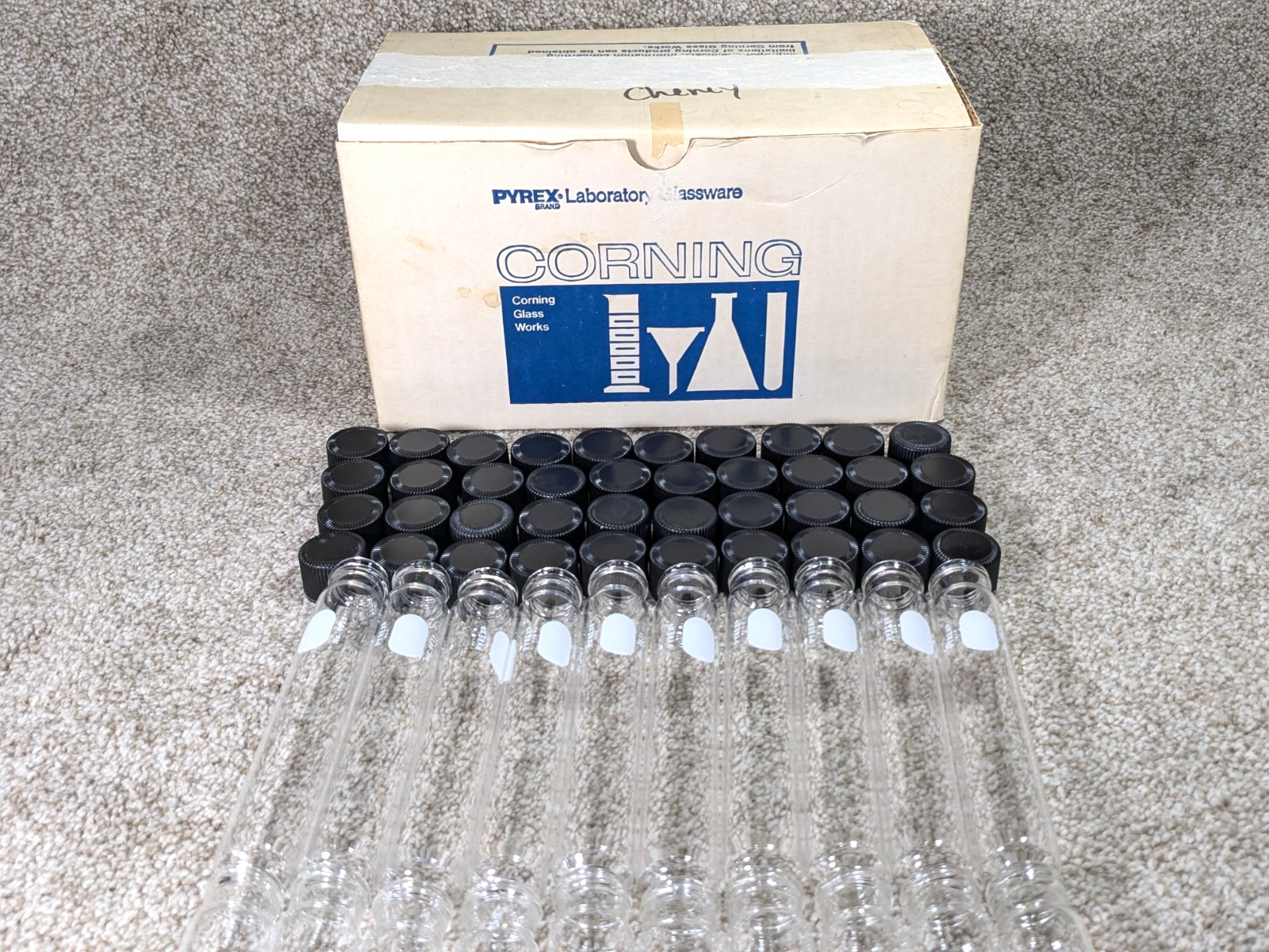 PYREX/ KIMAX 9825 25x150mm CULTURE TUBE 40 Pieces, With Lids, see description