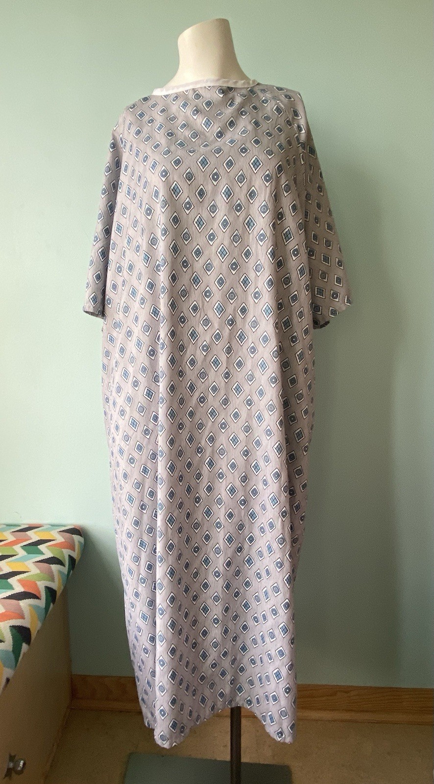 Hospital Gown Patient Exam One Size Fits Most Tie Back Front Costume Halloween