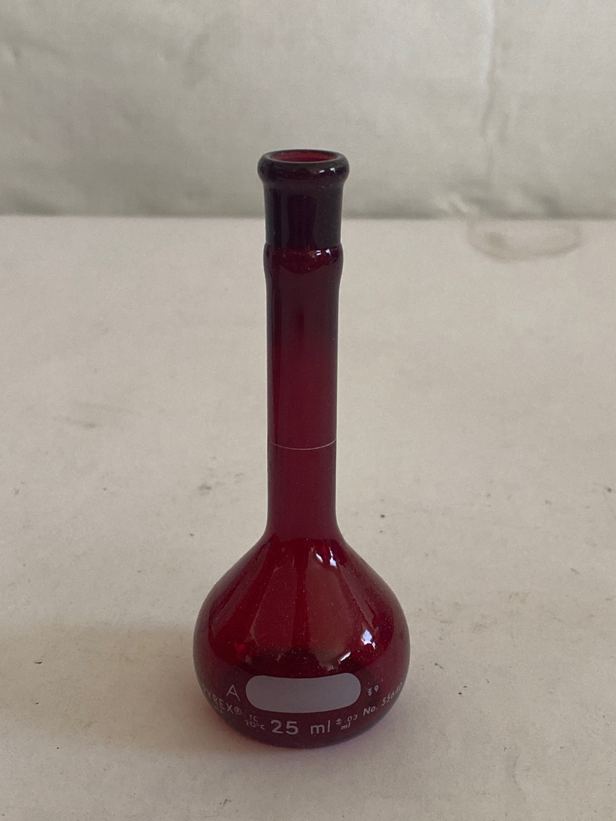 NEW PYREX Red Low Actinic Glass Class A 25mL ±0.02 Volumetric Flask, 55640-25