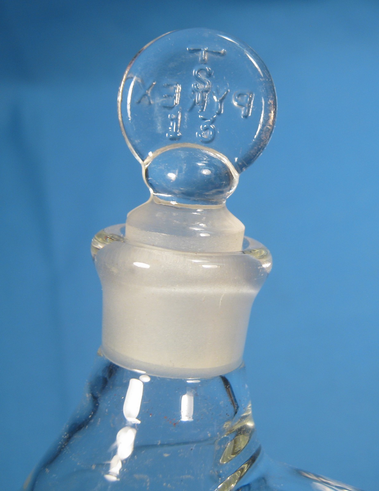PYREX 125 ML RETORT FREE SHIPPING
