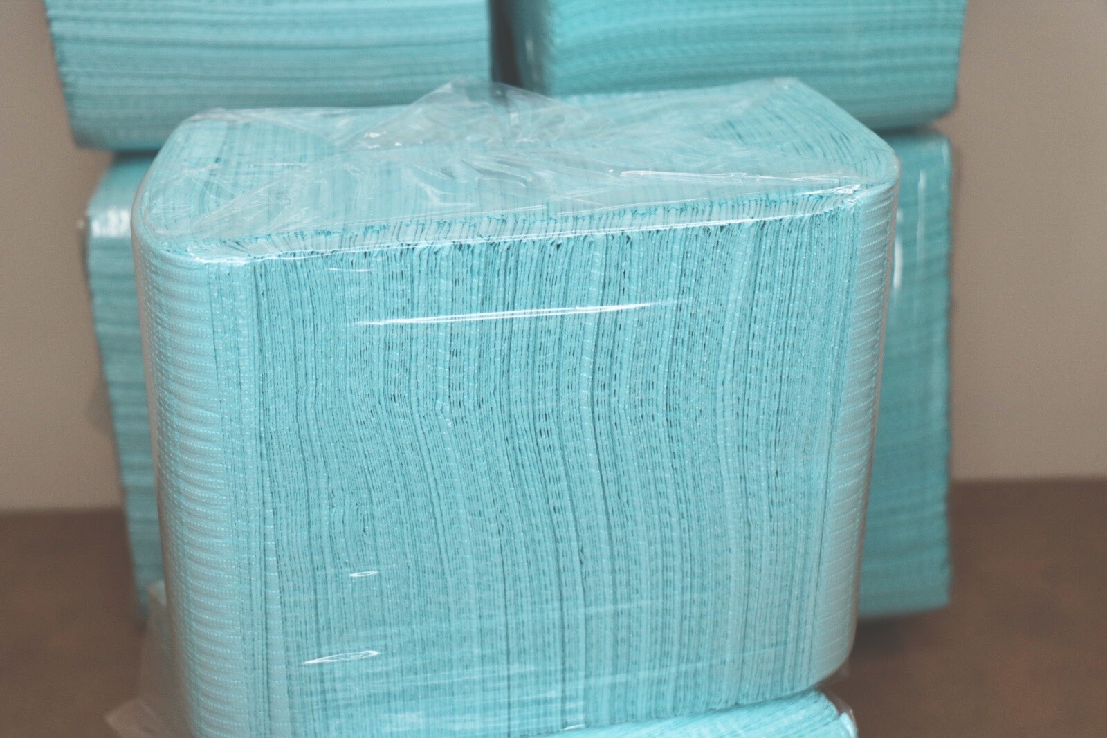 DISPOSABLE PATIENT BIBS 3plyFLUID RESISTANT DENTAL SURGICAL MEDICAL BLUE 125 PCS
