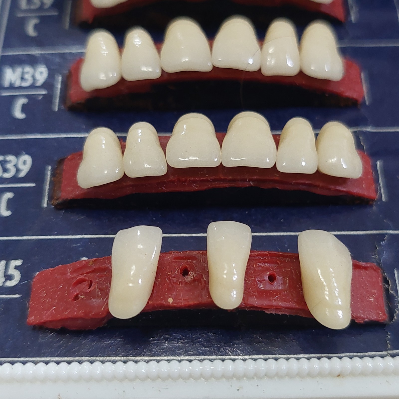 VTG 50s UNIVERSAL DENTAL CO PA EXPERIMENTAL KIT FIVE PHASE ANTERIORS VERI-CHROME