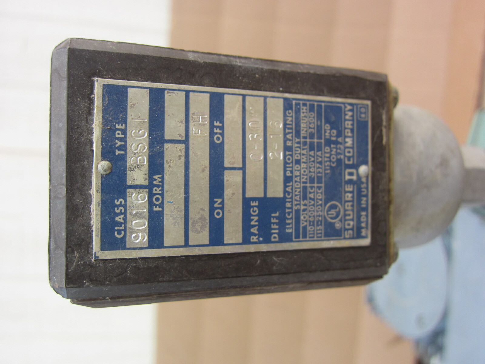 Gast Mfg DAA-124A-EB 115V Vacuum Pump w Pressure Switch, Used