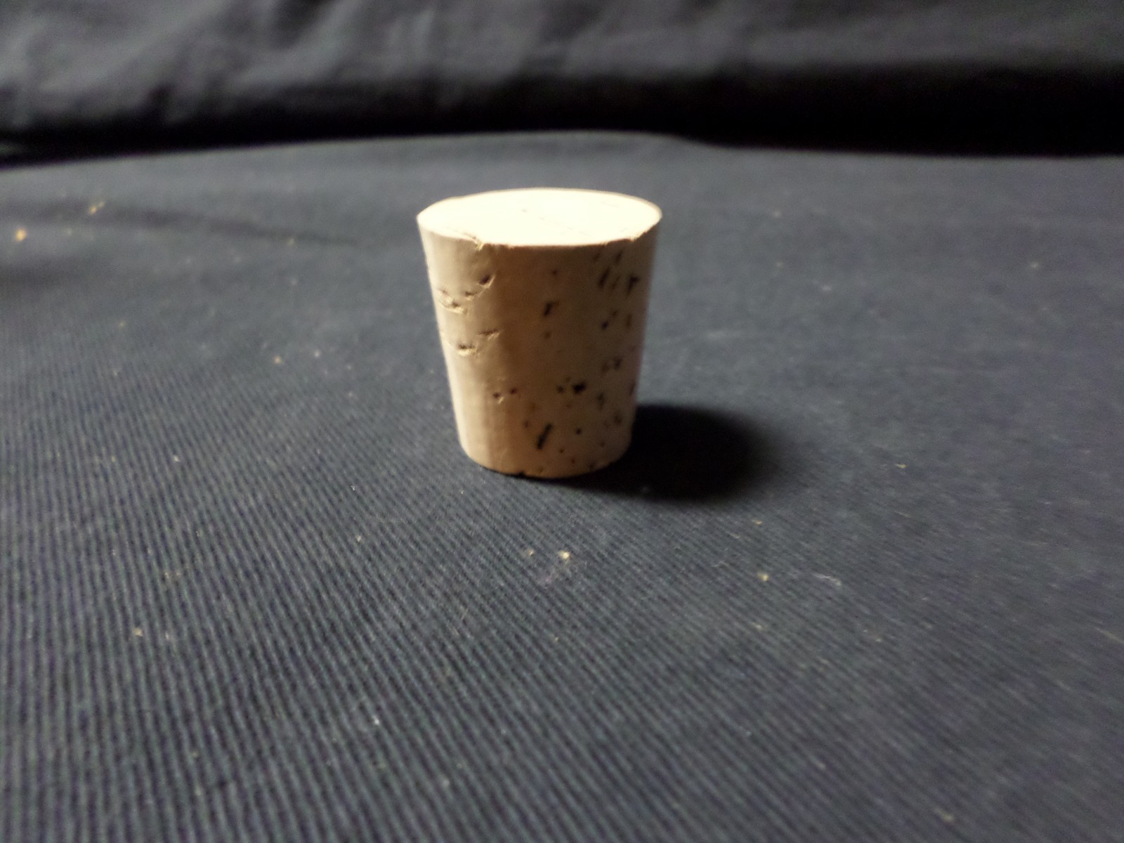 (40) Unbranded Laboratory #13 Cork Stopper 31mm H, 29mm Top, 25mm Bottom, 07781R