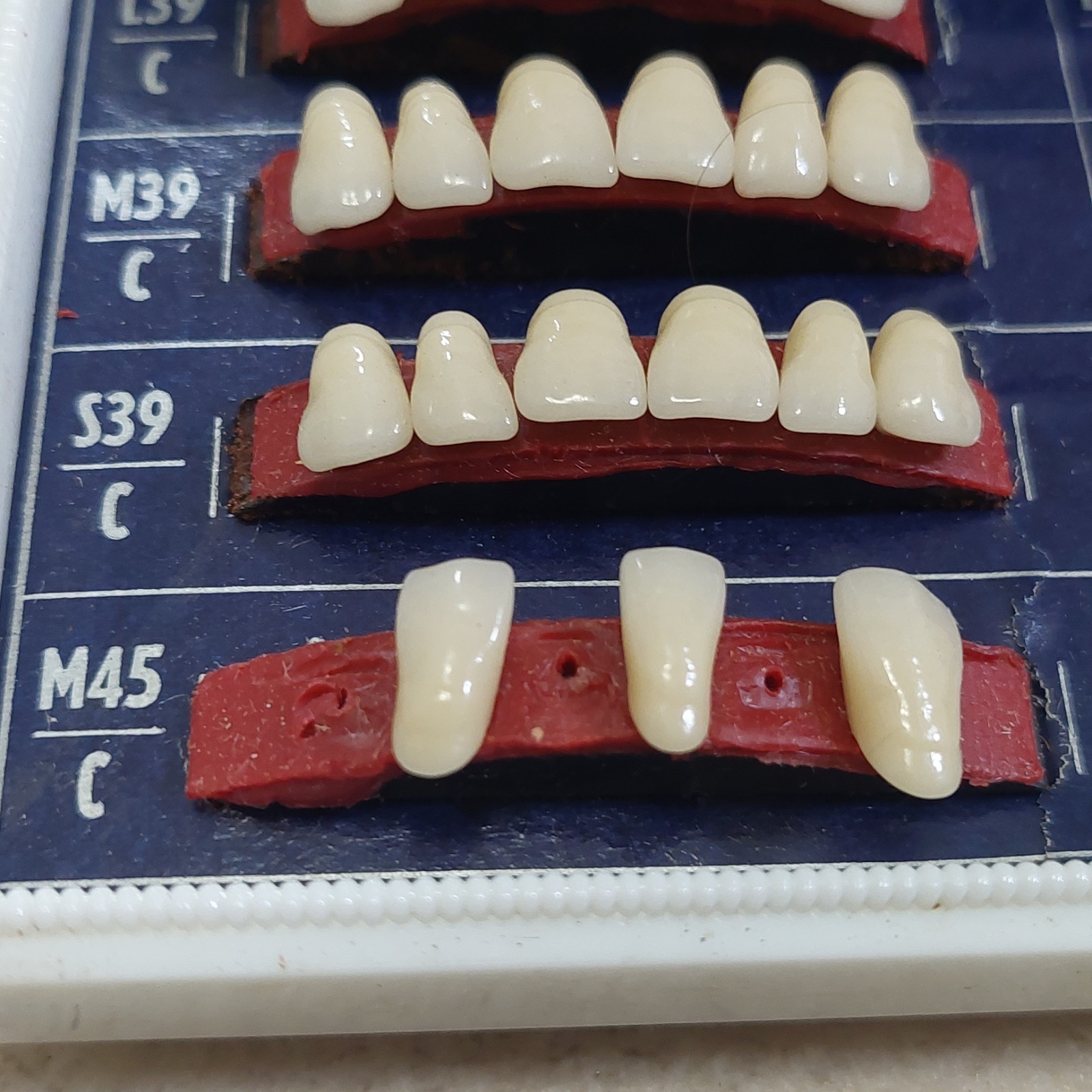 VTG 50s UNIVERSAL DENTAL CO PA EXPERIMENTAL KIT FIVE PHASE ANTERIORS VERI-CHROME