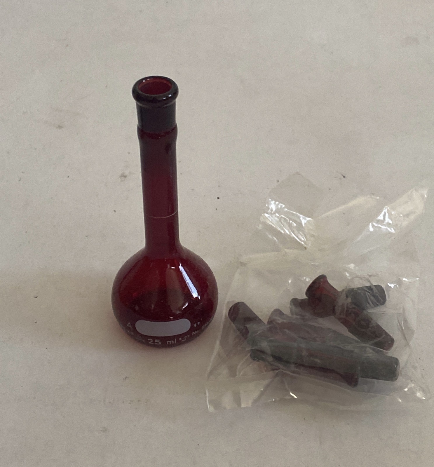 NEW PYREX Red Low Actinic Glass Class A 25mL ±0.02 Volumetric Flask, 55640-25