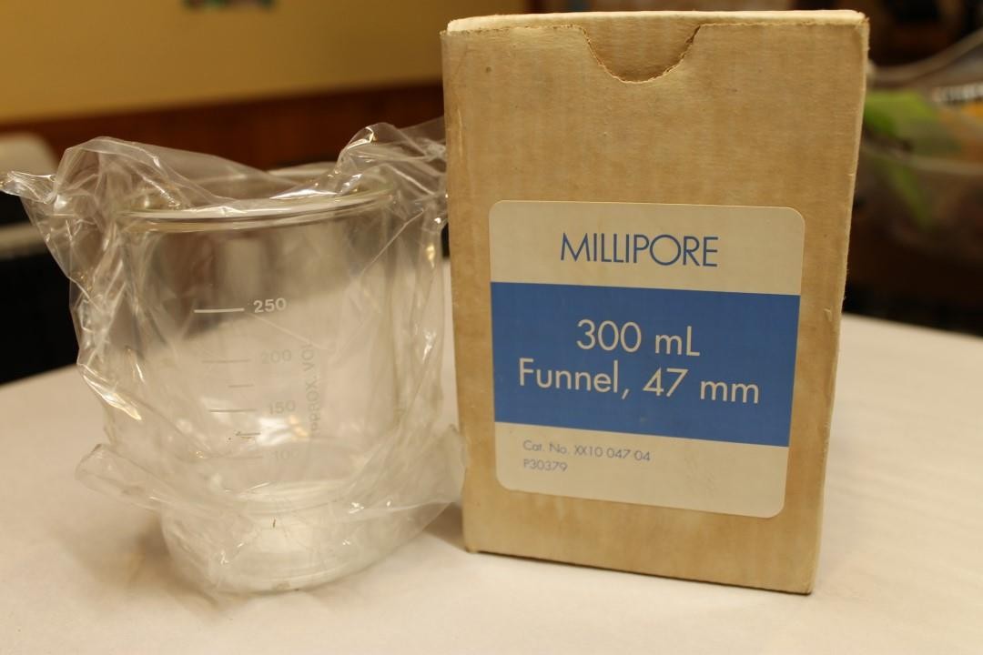 MILLIPORE Vacuum Filter Holder Set Fritted Glass Support Base 300mL 47mm NEW ^