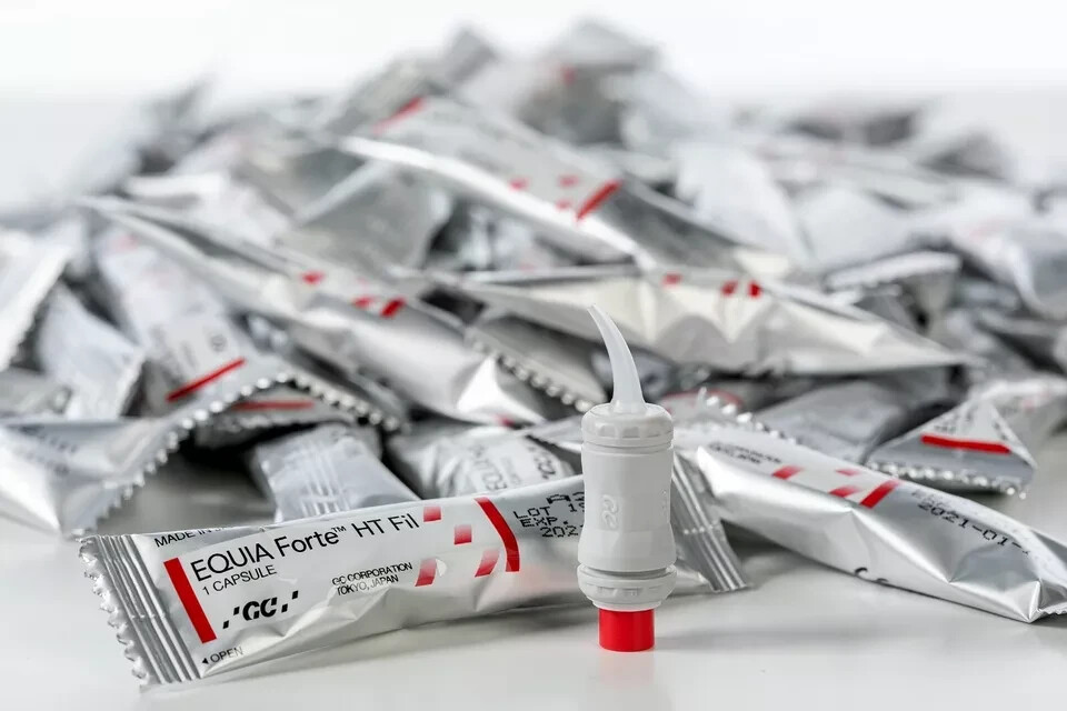 Dental GC EQUIA Forte HT Bulk Fill Glass Hybrid Restorative 25 Capsule Pack