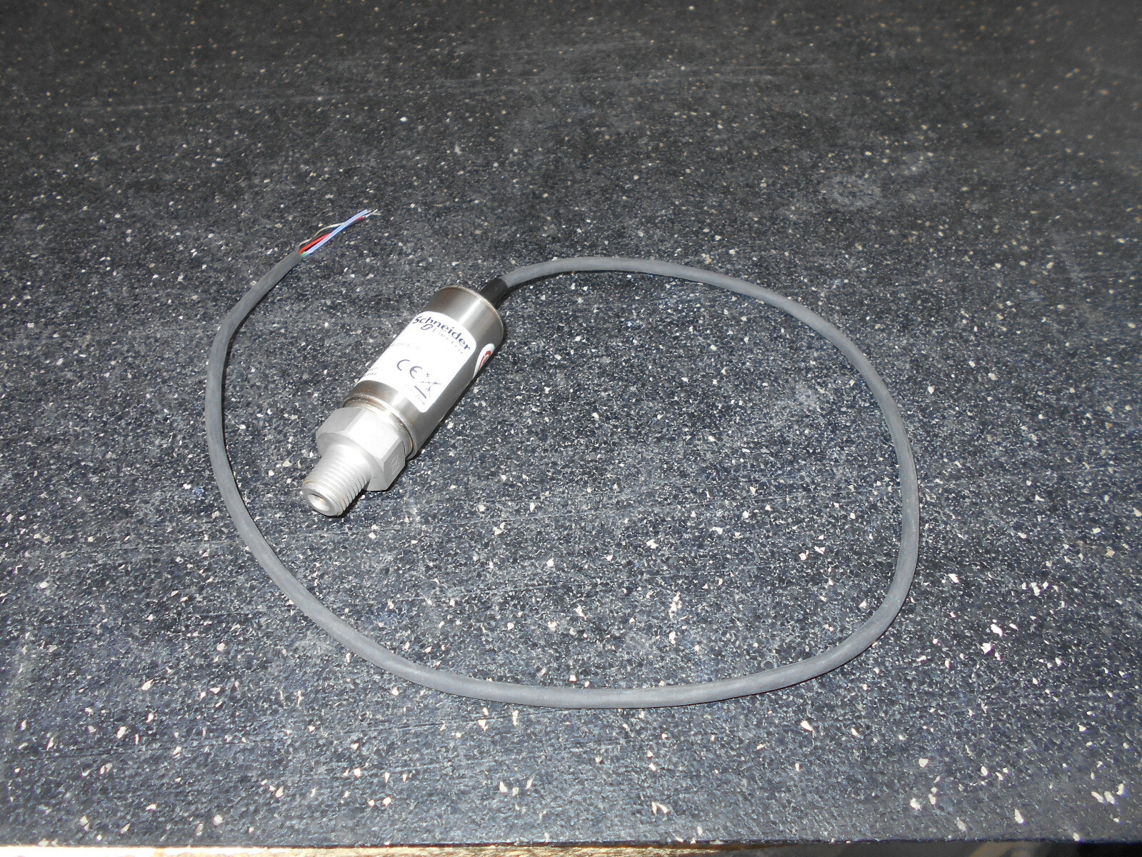 SCHNEIDER ELECTRIC Z000329-0B 250PSI 28VDC PRESSURE GAUGE SENSOR