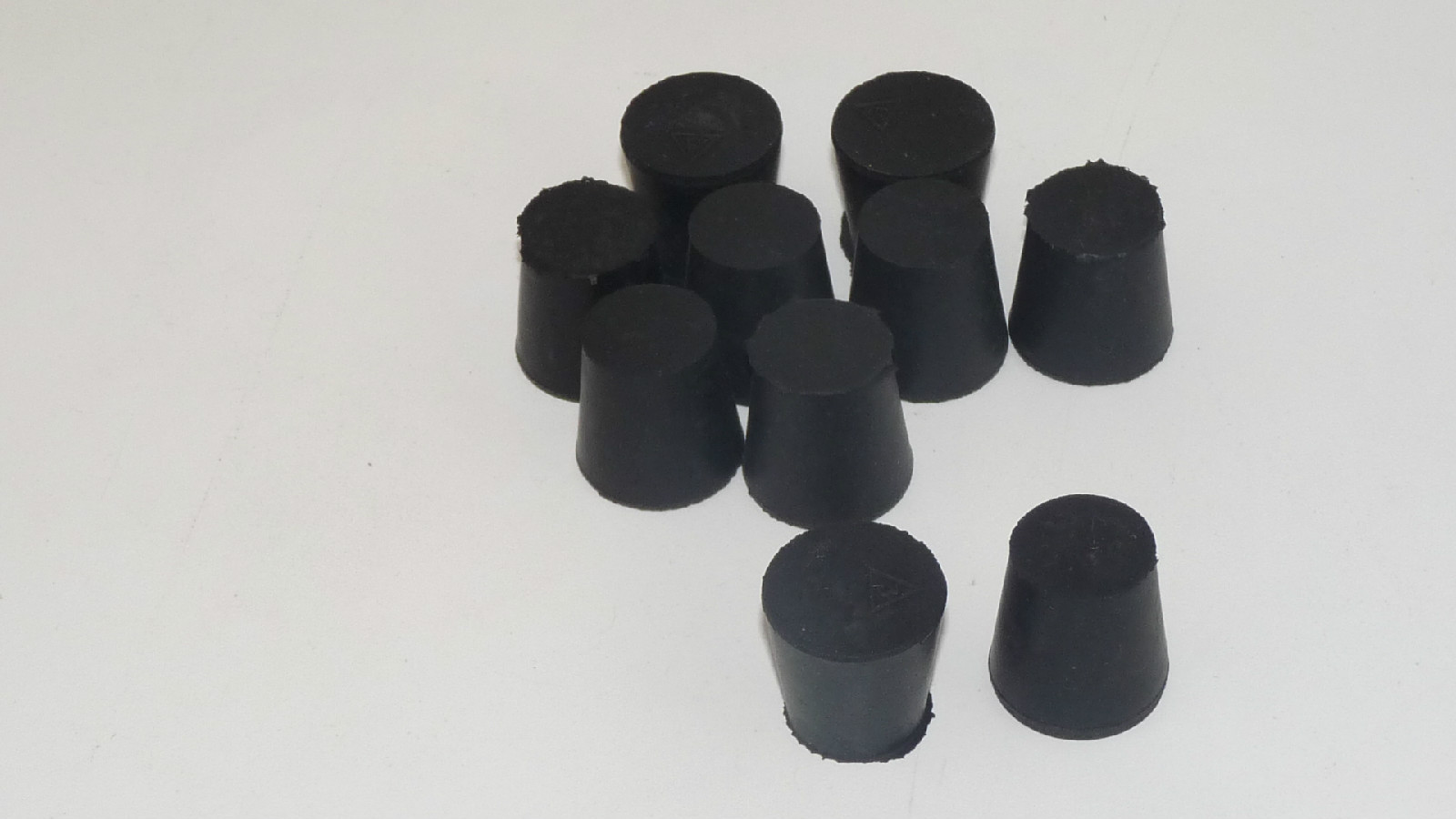 15 ea Size 1 Rubber Laboratory Stoppers Fisher Scientific 14-130C 3/4 to 9/16