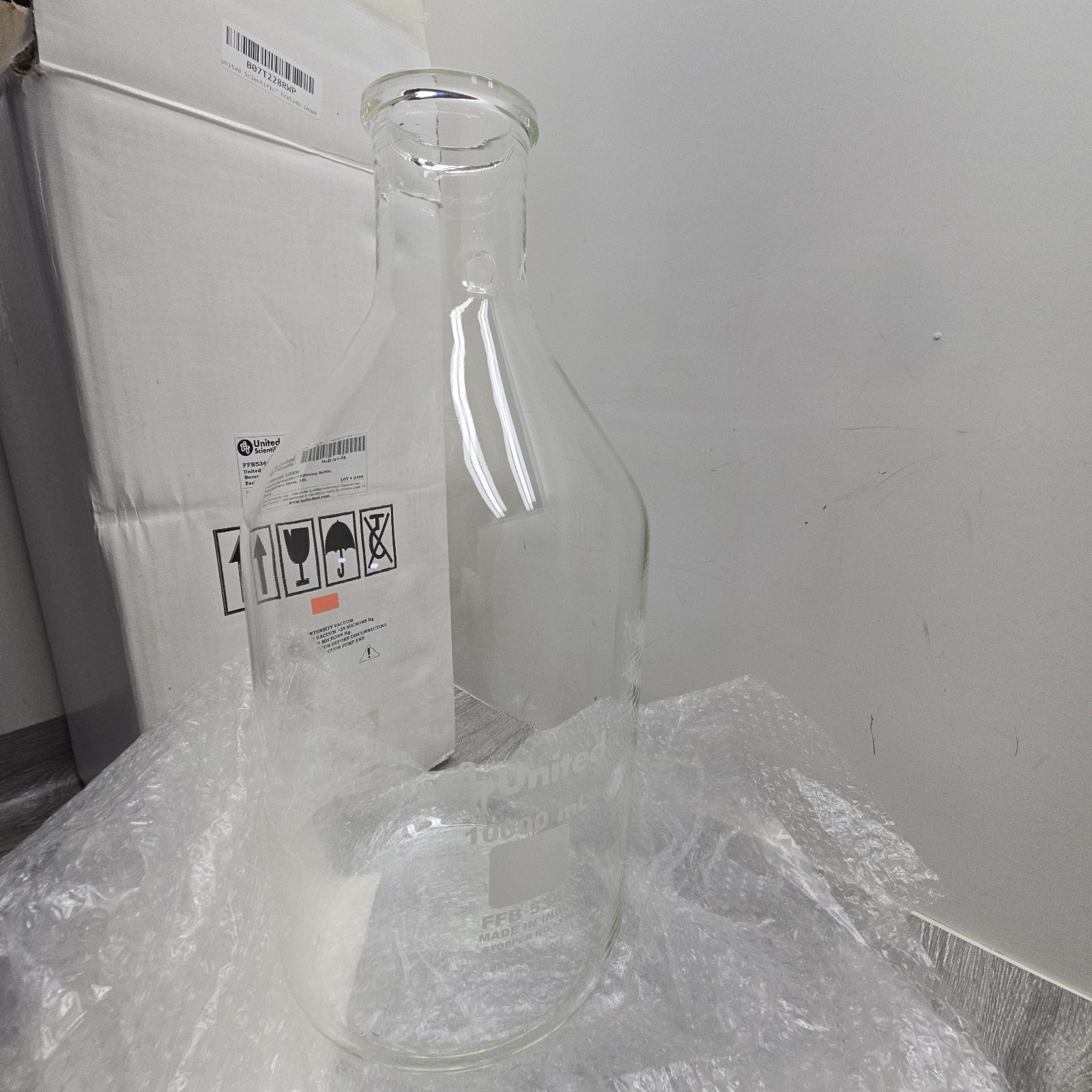 United Scientific Supplies FFB5340-10000 Borosilicate Glass Filtering Bottle 10L