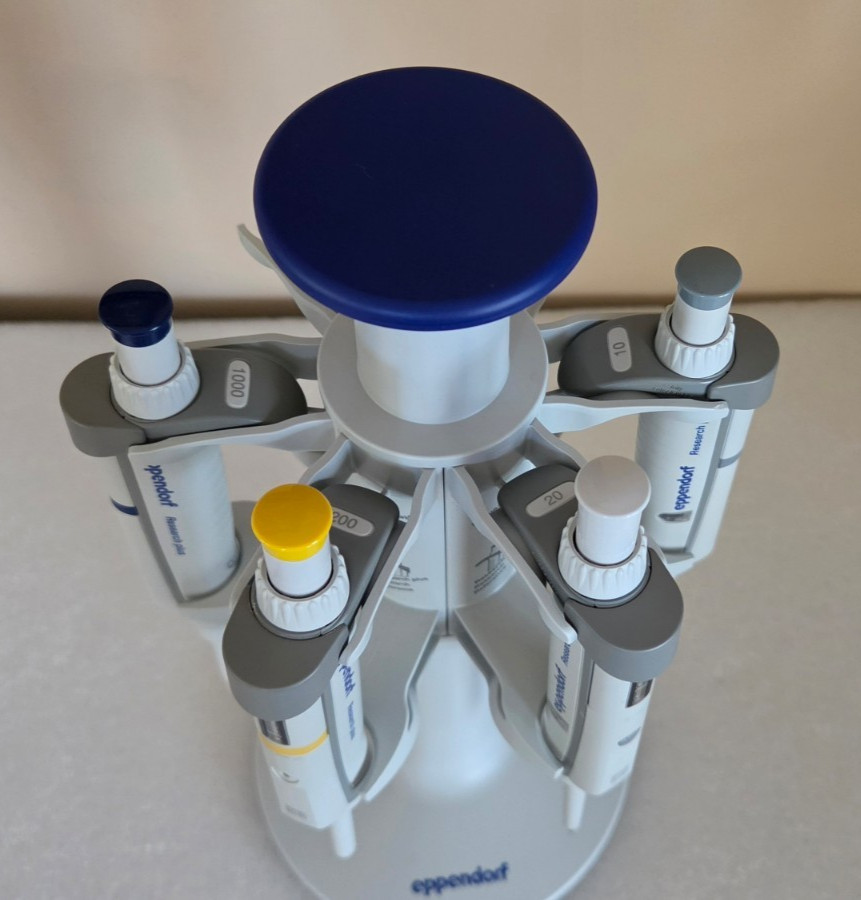Eppendorf Research Plus Pipettes 1000 200 20 10 & Carousel: Calibrated, New Seal