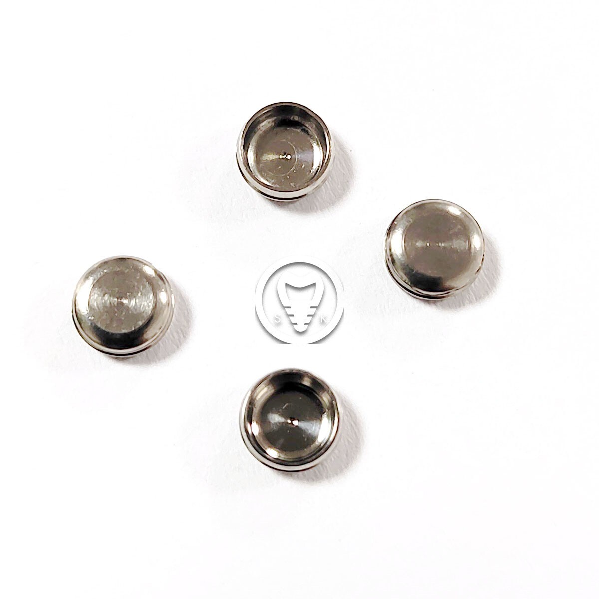 Locator metal housing with black insert for locator abutment