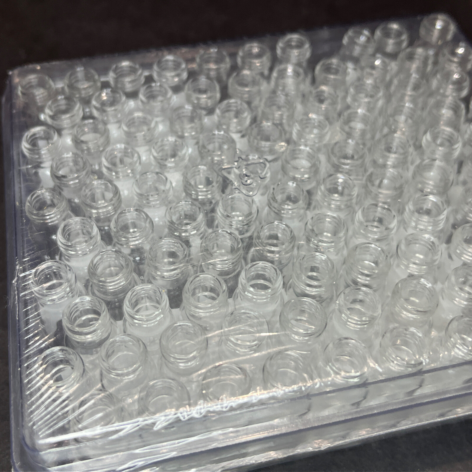 VWR Clear Glass Vial 1.8 ml 9 mm Screw Neck 12 x 32 mm Total of 100 Vials