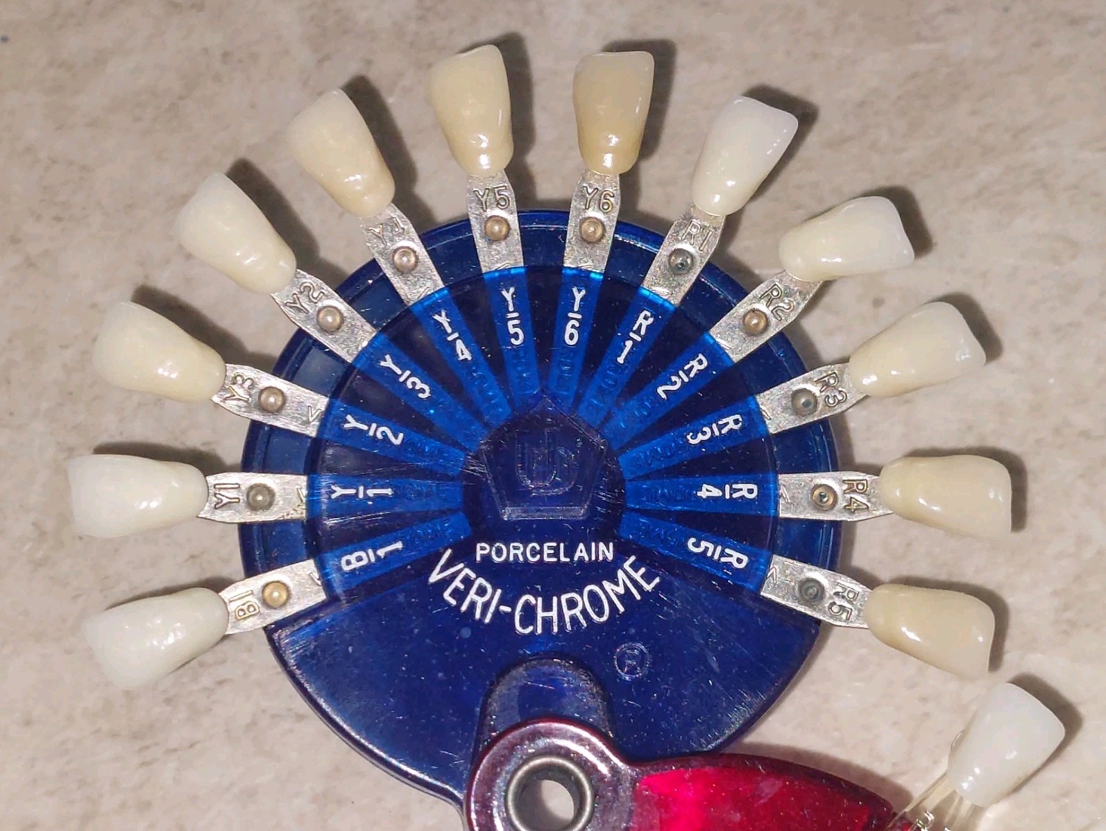 VTG 50s UNIVERSAL DENTAL CO PA EXPERIMENTAL KIT FIVE PHASE ANTERIORS VERI-CHROME