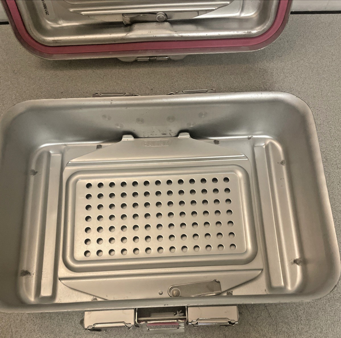 New V. Mueller Genesis CD0-4ST 12″x 8″x4″ Solid Sterilization Container + Trays