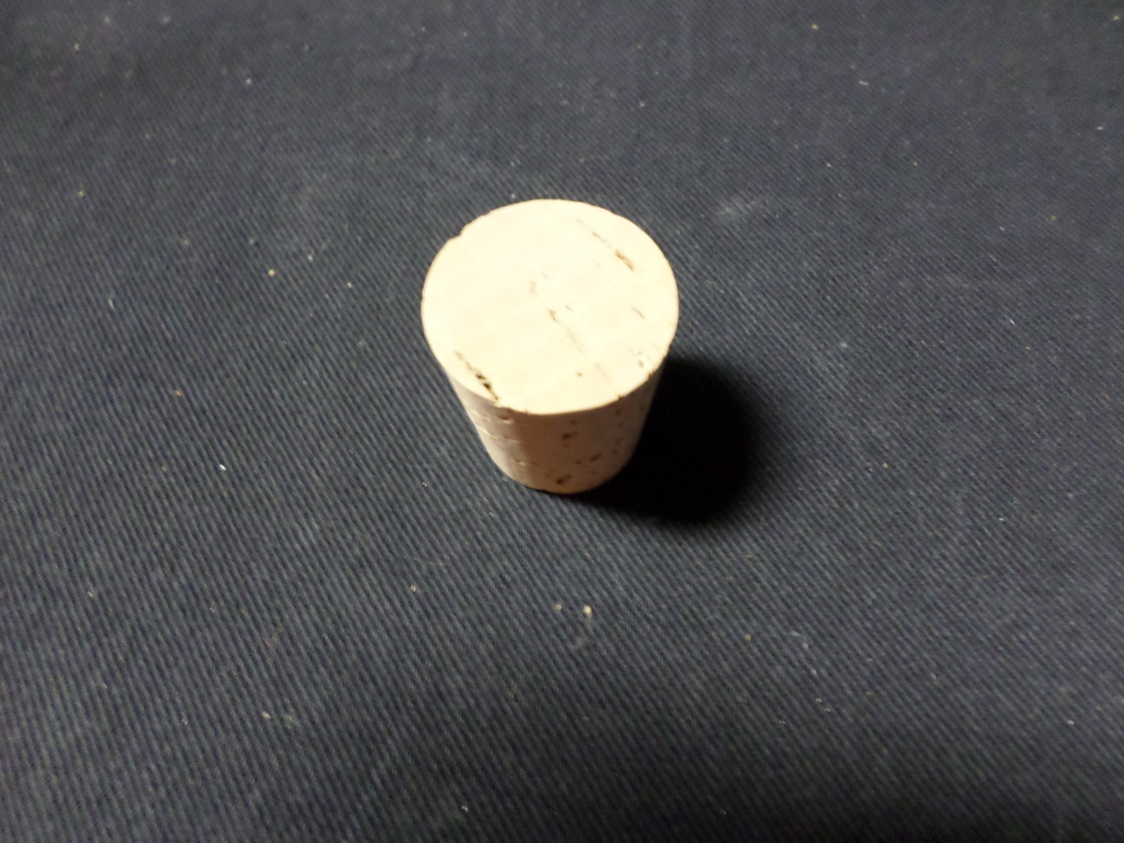 (40) Unbranded Laboratory #13 Cork Stopper 31mm H, 29mm Top, 25mm Bottom, 07781R